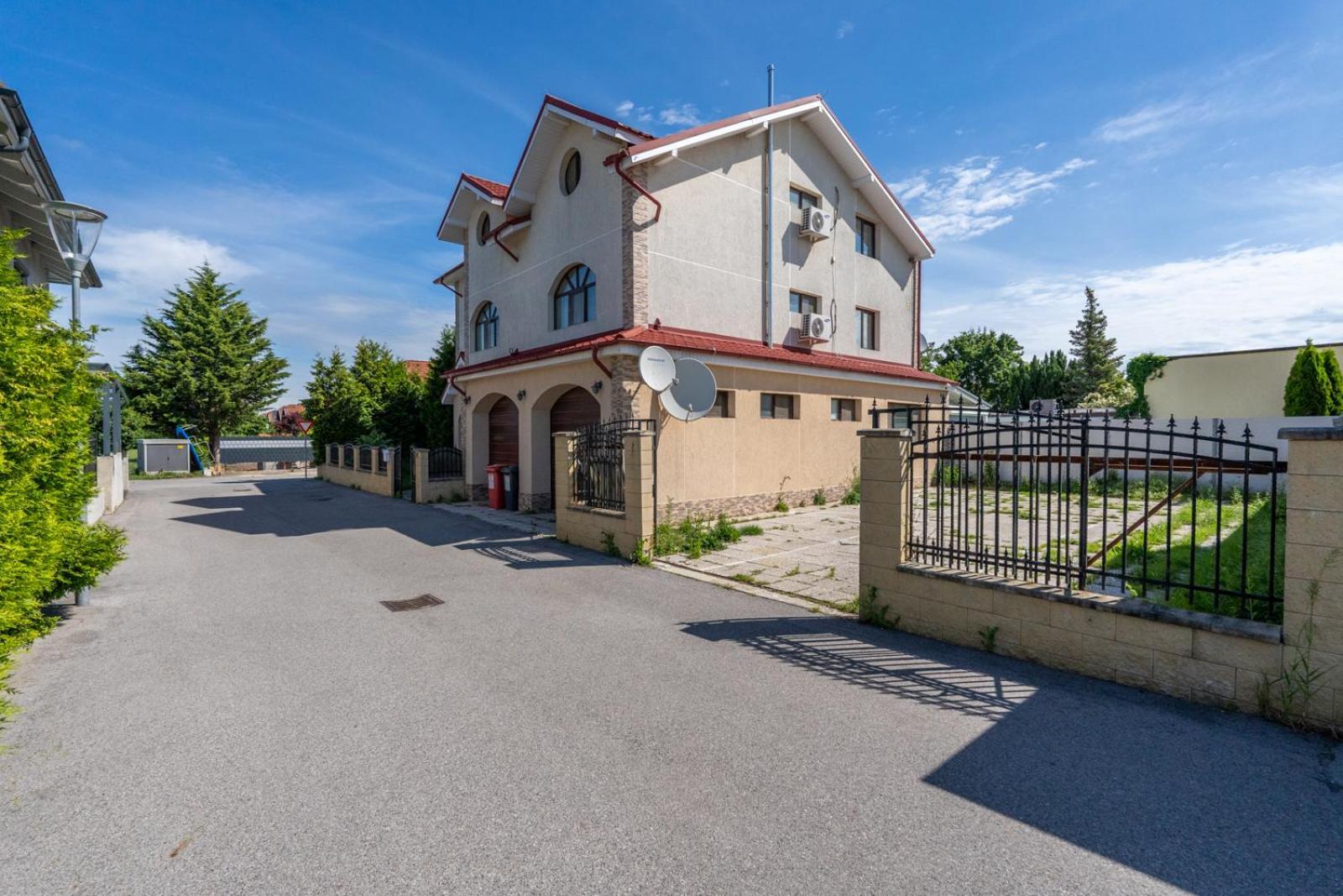 Farawayhomes Aparthotel Near Vienna Airport - Anytime Self Check-In Брук-ан-дер-Лайта Екстер'єр фото